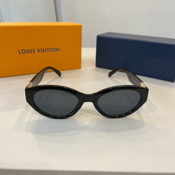 Louis Vuitton Women's Sunglasses - Picture 1 of 7